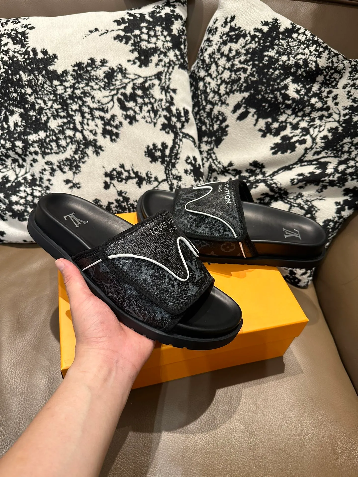 Men's shoes💰340💰 LV Velcro new style, cowhide surface, sheepskin lining, size 36-46
